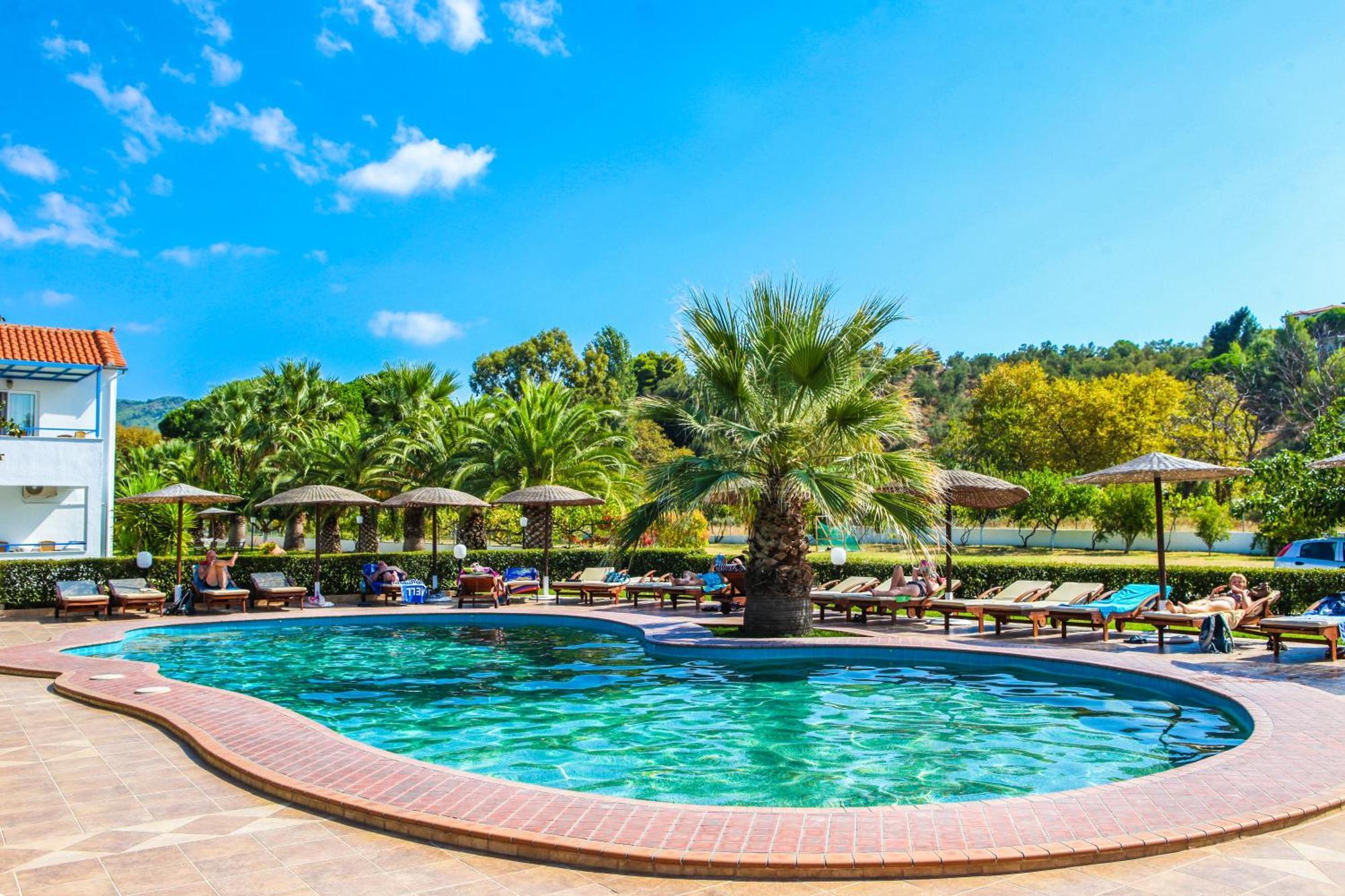 Ostria Aparthotel อายา ปารัสเกวี ภายนอก รูปภาพ