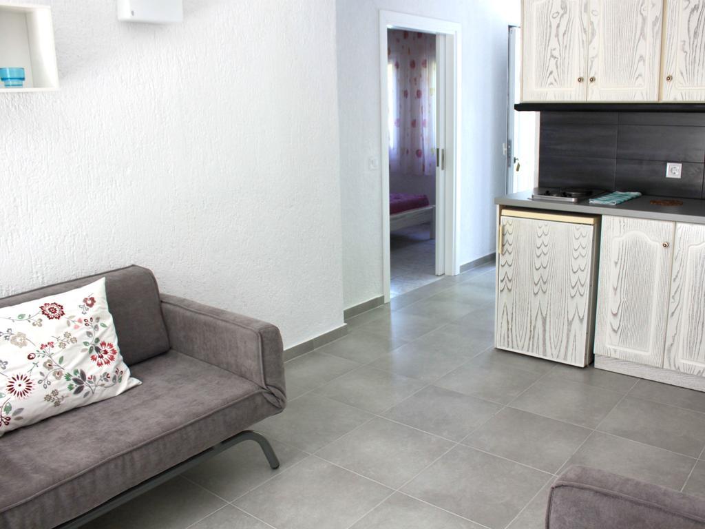 Ostria Aparthotel อายา ปารัสเกวี ภายนอก รูปภาพ