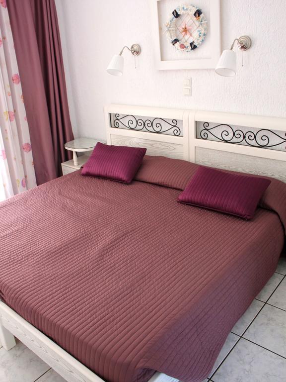 Ostria Aparthotel อายา ปารัสเกวี ภายนอก รูปภาพ