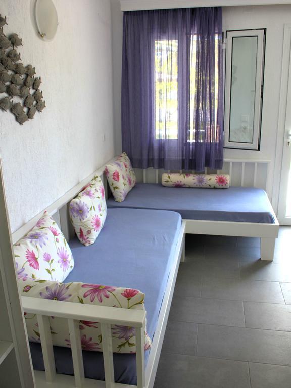 Ostria Aparthotel อายา ปารัสเกวี ภายนอก รูปภาพ