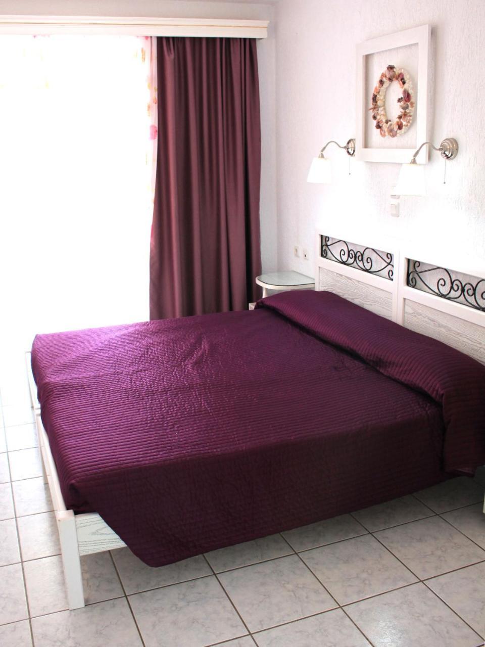 Ostria Aparthotel อายา ปารัสเกวี ภายนอก รูปภาพ