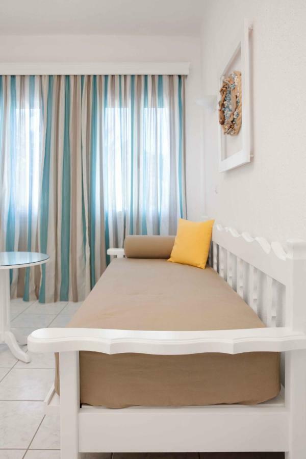 Ostria Aparthotel อายา ปารัสเกวี ภายนอก รูปภาพ