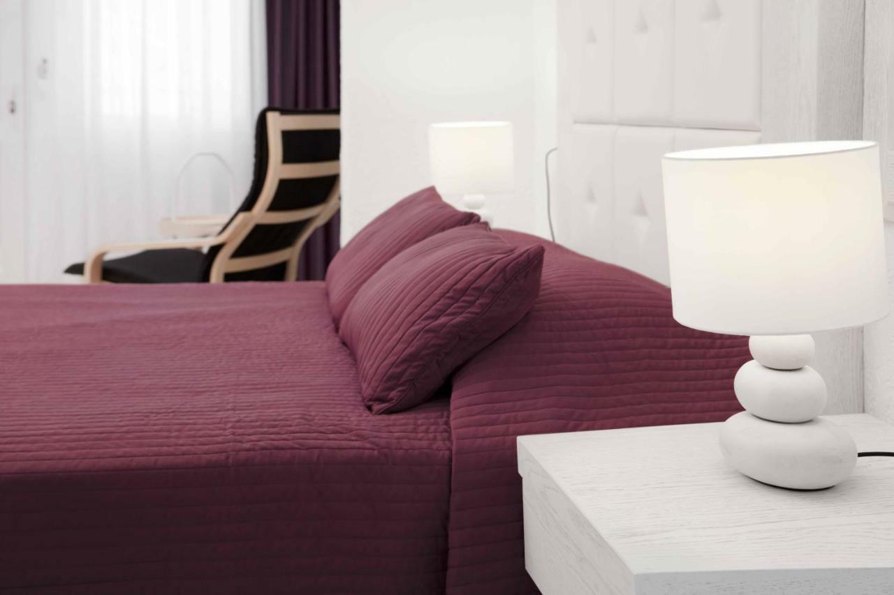 Ostria Aparthotel อายา ปารัสเกวี ภายนอก รูปภาพ