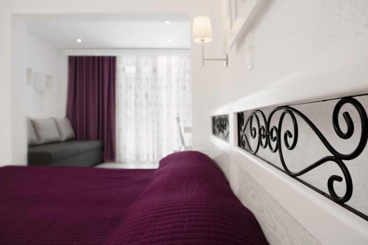 Ostria Aparthotel อายา ปารัสเกวี ภายนอก รูปภาพ